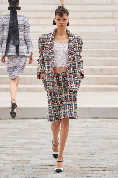 Look 18